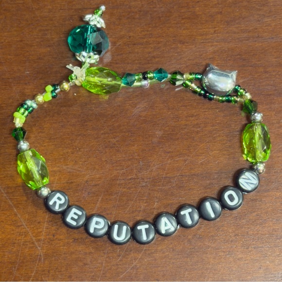 Green Beaded reputation Bracelet - Picture 4 of 9
